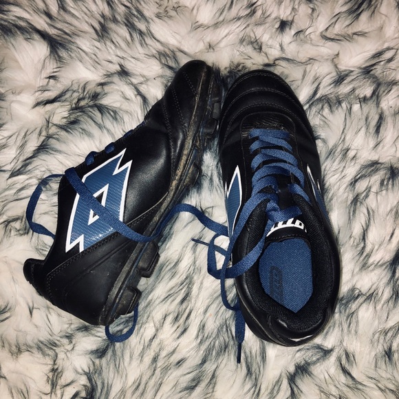 Lotto Soccer Cleats - Picture 2 of 4